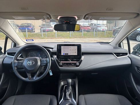 Used 2025 Toyota Corolla LE image 31
