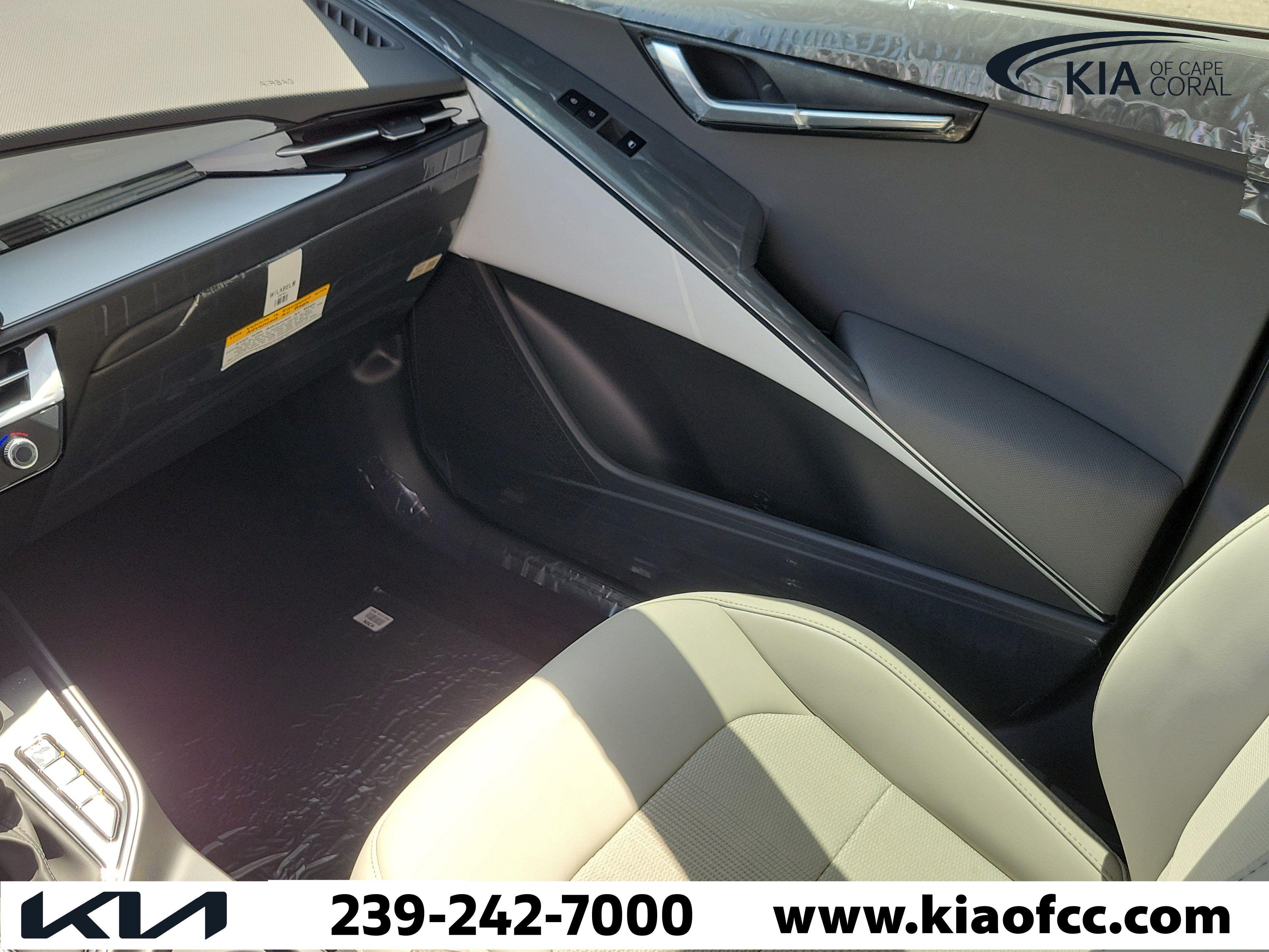 New 2026 Kia Niro EX FWD image 19