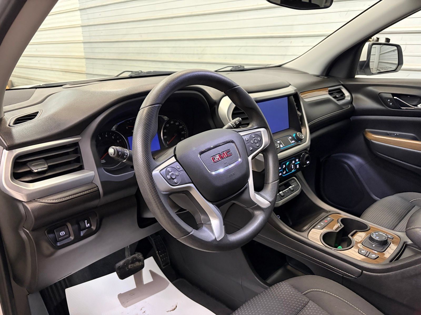 Used 2021 GMC Acadia SLE w/ Driver Convenience Package AWD/4WD image 10