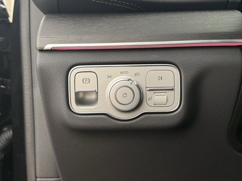 Used 2025 Mercedes-Benz GLS 450 4MATIC image 24