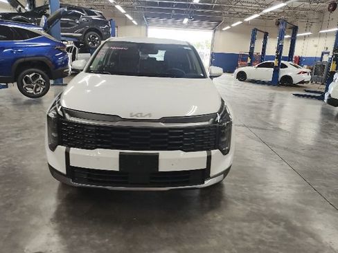 Certified 2026 Kia Sportage LX FWD image 4