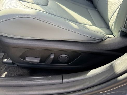 New 2025 Hyundai Elantra Limited w/ Cargo Package image 19