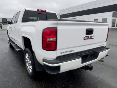 Used 2016 GMC Sierra 2500 Denali w/ Suspension Package, Off-Road AWD/4WD image 8