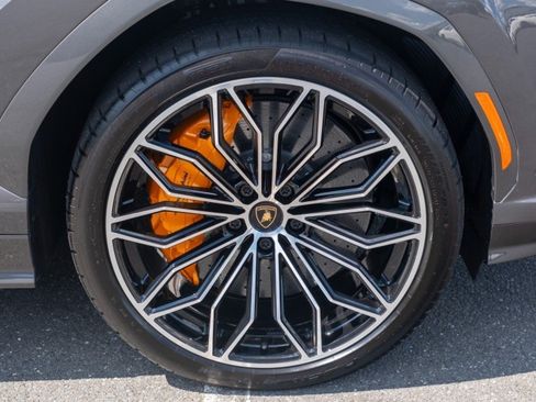 Used 2025 Lamborghini Urus SE AWD/4WD image 7