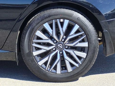Used 2025 Nissan Altima 2.5 SV FWD image 13