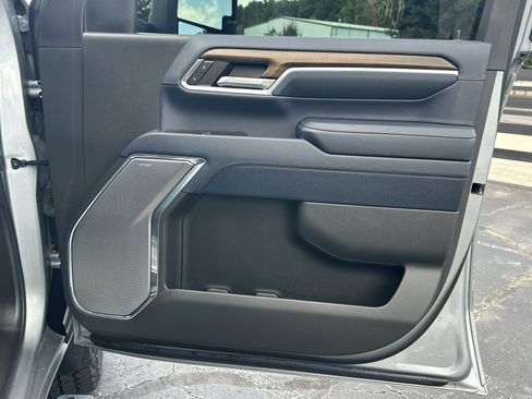 Used 2024 Chevrolet Silverado 2500 High Country w/ High Country Premium Package AWD/4WD image 15