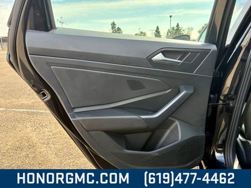 Used 2024 Volkswagen Jetta SE image 19