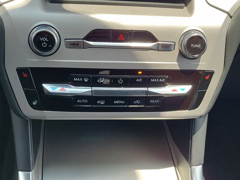 Used 2024 Ford Explorer XLT w/ Equipment Group 202A RWD image 28
