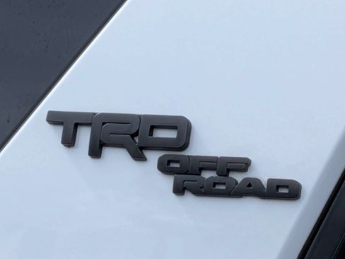 Used 2022 Toyota 4Runner TRD Off-Road Premium AWD/4WD image 9