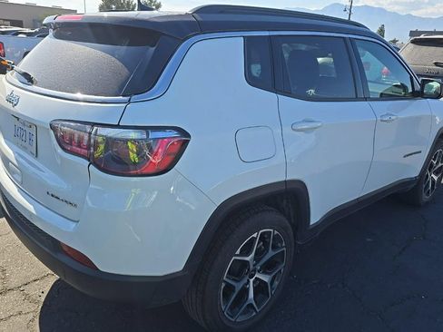 Used 2025 Jeep Compass Limited AWD/4WD image 12