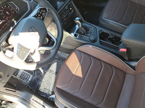 Certified 2024 Volkswagen Tiguan SEL R-Line image 16