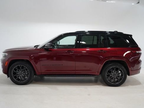 Used 2025 Jeep Grand Cherokee Summit w/ Obsidian Package image 4