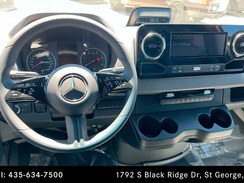 Used 2025 Mercedes-Benz Sprinter 2500 image 9