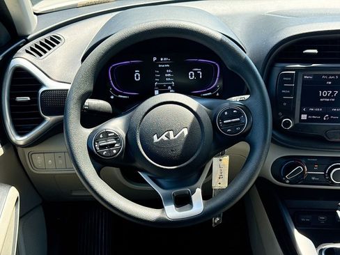 Used 2025 Kia Soul LX FWD image 22