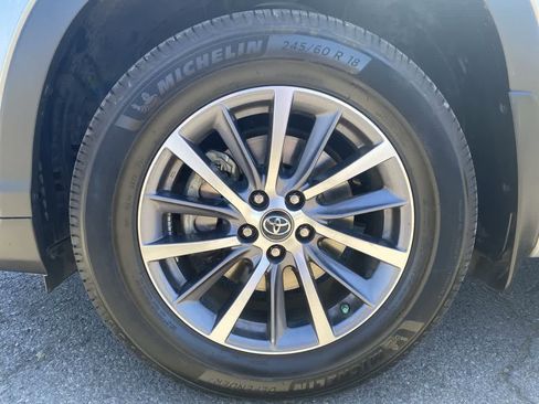 Certified 2018 Toyota Highlander XLE AWD/4WD image 10