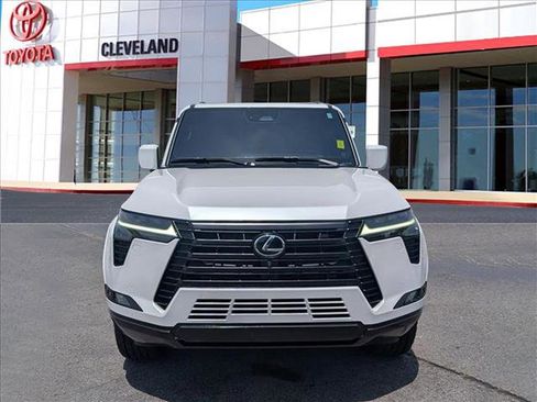 Used 2024 Lexus GX 550 w/ Accessory Package (2T) AWD/4WD image 3