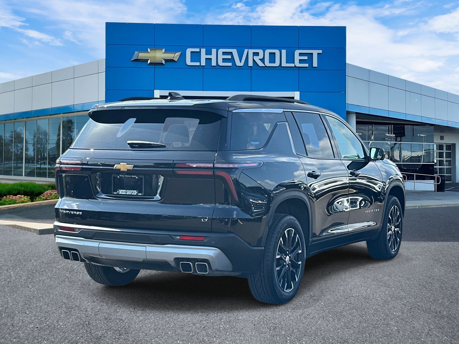 Certified 2024 Chevrolet Traverse LT w/ Trailering Package FWD image 4