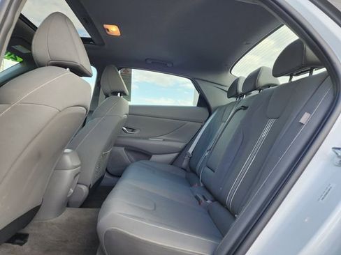 Used 2025 Hyundai Elantra SEL FWD image 13