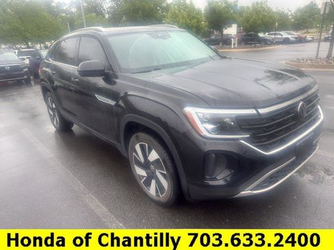 Used 2024 Volkswagen Atlas Cross Sport SE AWD/4WD image 2
