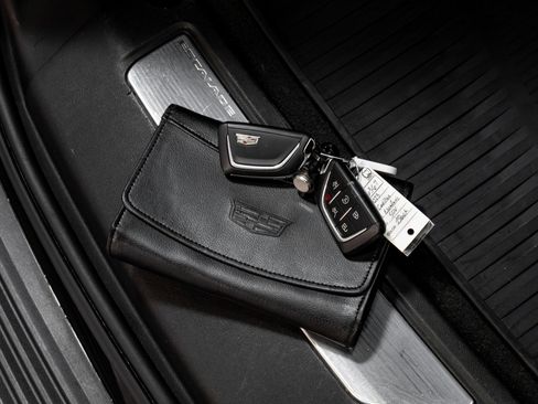 Used 2023 Cadillac Escalade Sport Platinum w/ LPO, ONYX Package image 77