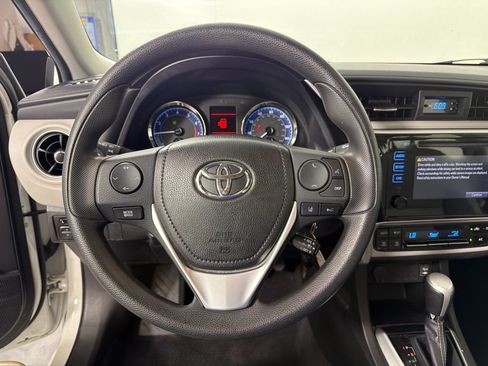 Used 2019 Toyota Corolla LE FWD image 13
