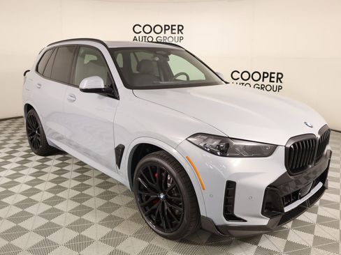 New 2026 BMW X5 xDrive40i w/ M Sport Package AWD/4WD image 1