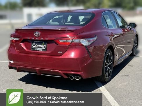 Used 2018 Toyota Camry SE w/ Moonroof Package FWD image 14