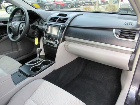 Used 2012 Toyota Camry LE FWD image 11