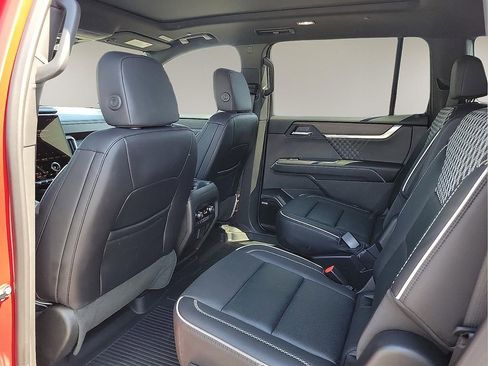 Used 2025 GMC Acadia Denali w/ LPO, Floor Liner Package image 10