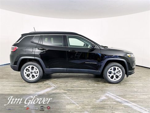 New 2026 Jeep Compass Latitude image 8