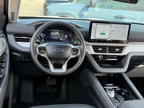 Certified 2025 Ford Explorer Active w/ Active Comfort Package AWD/4WD image 6
