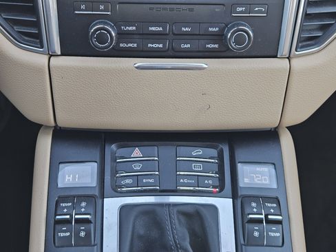 Certified 2018 Porsche Macan image 19