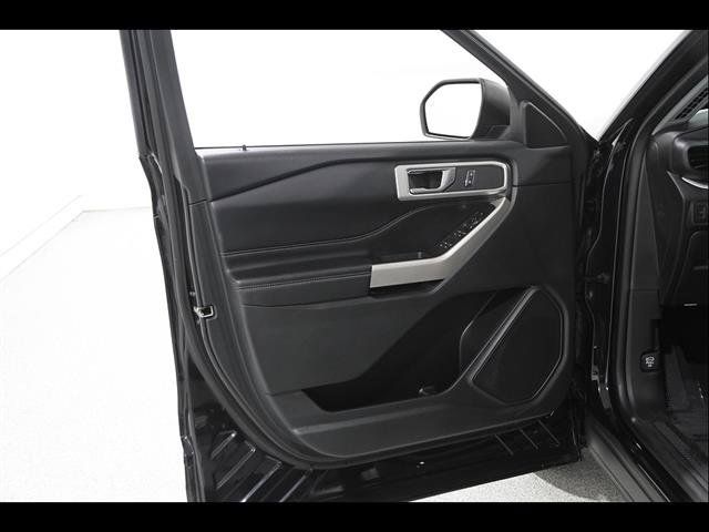 Used 2022 Ford Explorer XLT AWD/4WD image 4