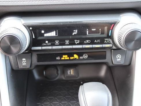 Used 2023 Toyota RAV4 LE AWD/4WD image 16