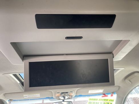 Used 2012 Toyota Sienna XLE image 23