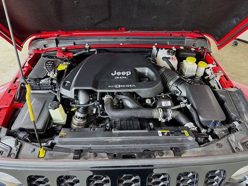 Certified 2022 Jeep Gladiator Sport AWD/4WD image 24