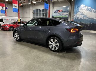 Used 2022 Tesla Model Y Long Range video 3