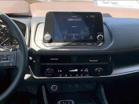 Used 2023 Nissan Rogue SV image 6