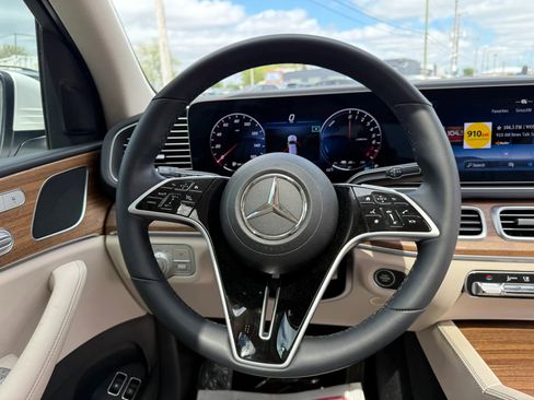 Used 2025 Mercedes-Benz GLE 450e 4MATIC image 33