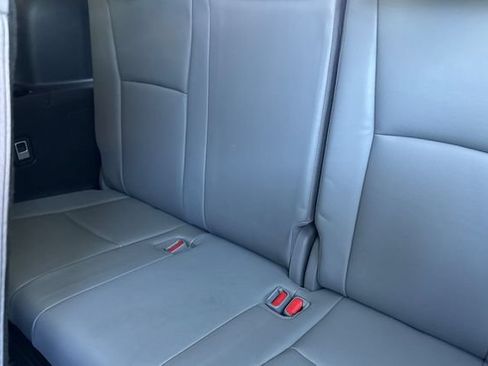 Used 2022 Toyota Highlander XLE AWD/4WD image 18