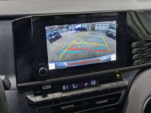 Used 2025 Toyota Camry LE image 17