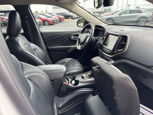 Used 2017 Jeep Cherokee Limited AWD/4WD image 18