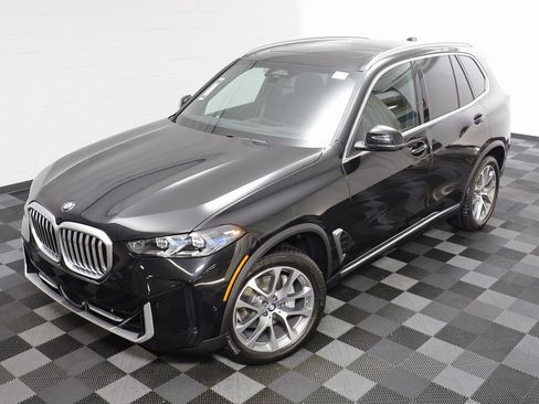 New 2026 BMW X5 xDrive40i w/ Climate Comfort Package image 2