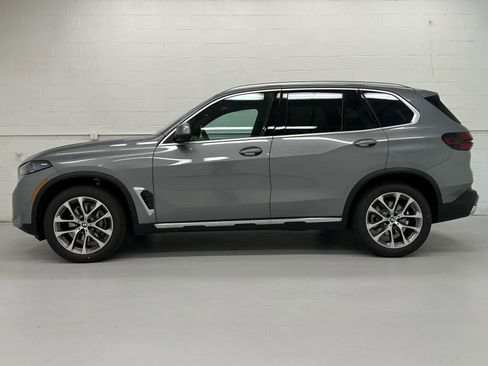 Used 2026 BMW X5 xDrive40i w/ Climate Comfort Package image 3