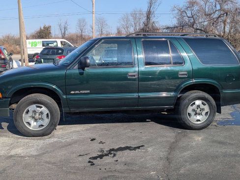 Used 2002 Chevrolet Blazer LS w/ Preferred Equipment Group image 15