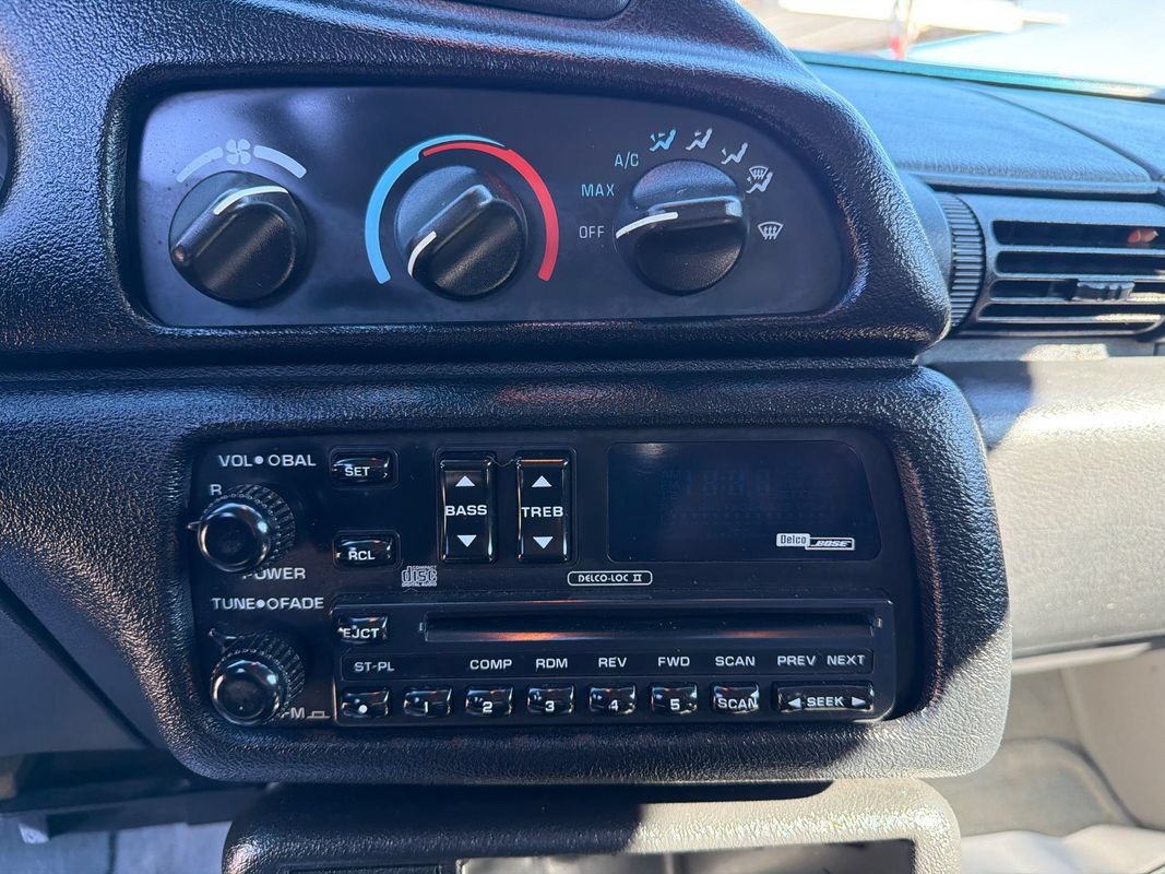 Used 1994 Chevrolet Camaro Z28 RWD image 18