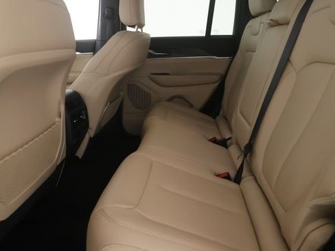 Used 2025 Jeep Grand Cherokee Limited image 28