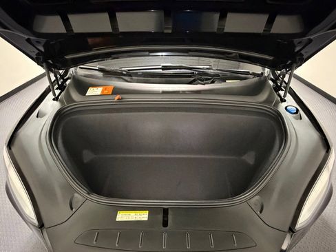 Used 2016 Tesla Model X 75D image 19