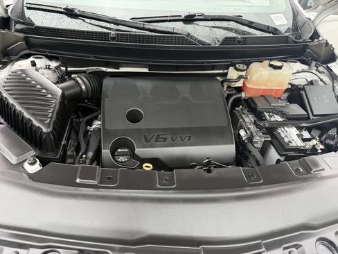 Used 2020 Buick Enclave Premium w/ Sun and Sites Package FWD image 32