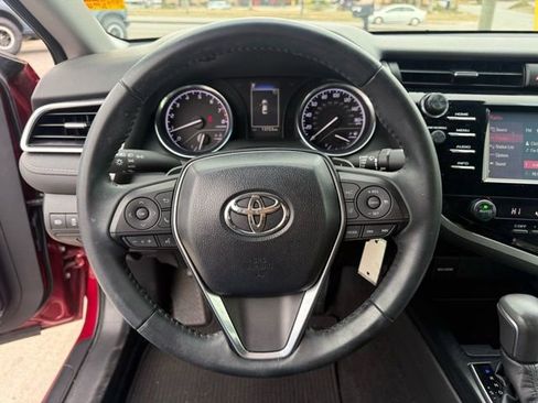 Used 2018 Toyota Camry SE w/ Moonroof Package image 18